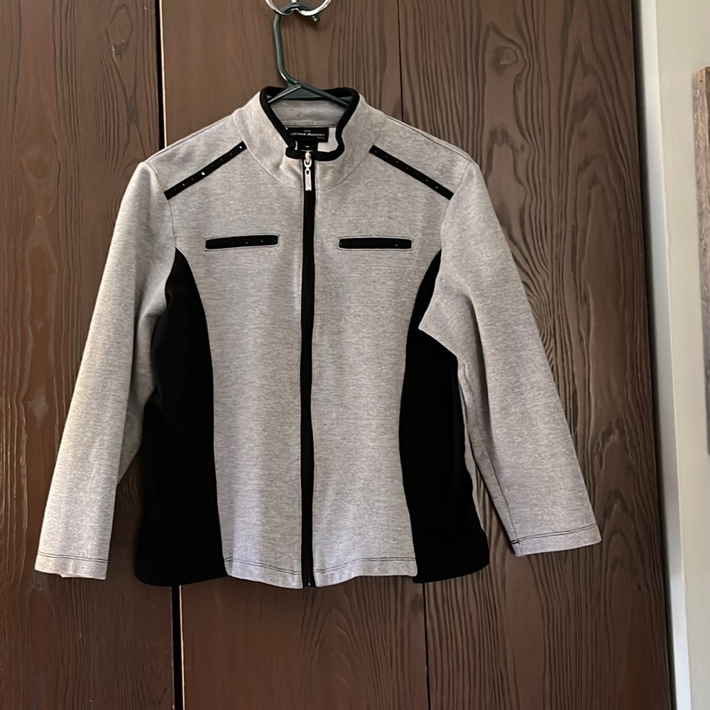 Alfred Dunner black/ gray sweatshirt jacket. Size PM